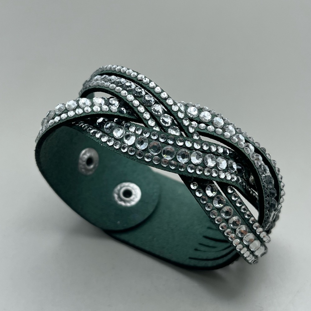 Elegant Silver and Green Crystal Bracelet - Picture 2 of 4